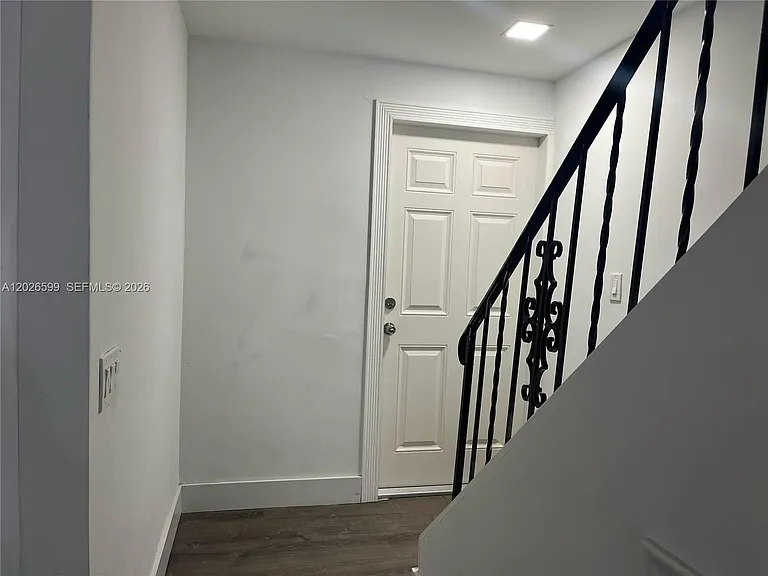 2466 Taylor St #4B — Photo 3