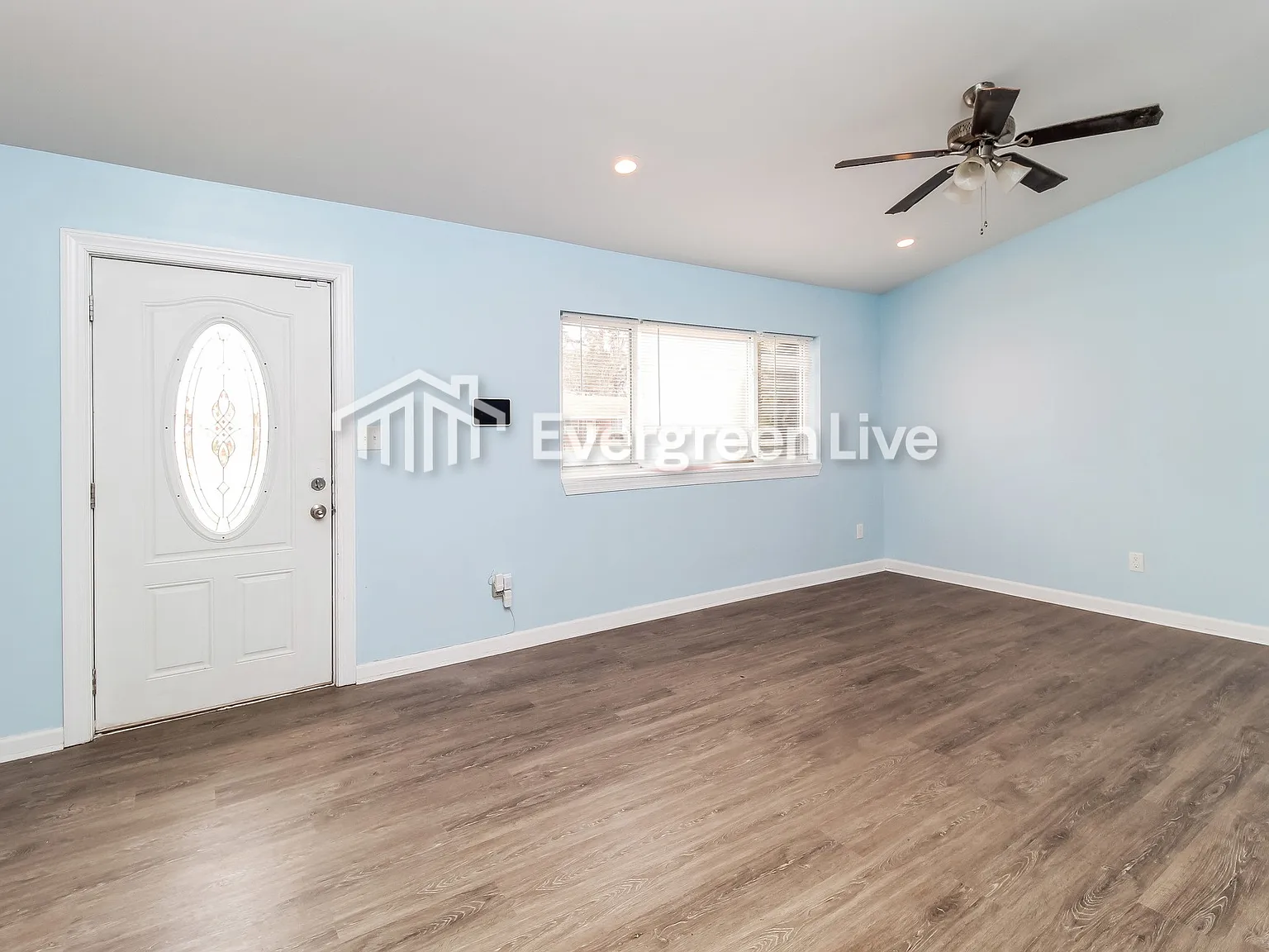4 bed, 2.5 bath, 1580 sqft, $2,495 — Photo 2