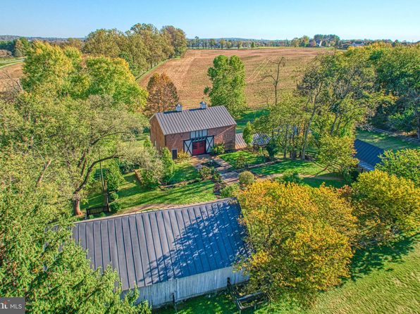 38678 Piggott Bottom Rd, Hamilton, VA 20158