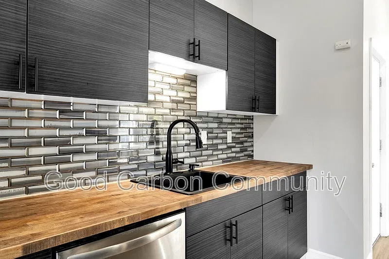 2 bed, 1.0 bath, $1,250 — Photo 1