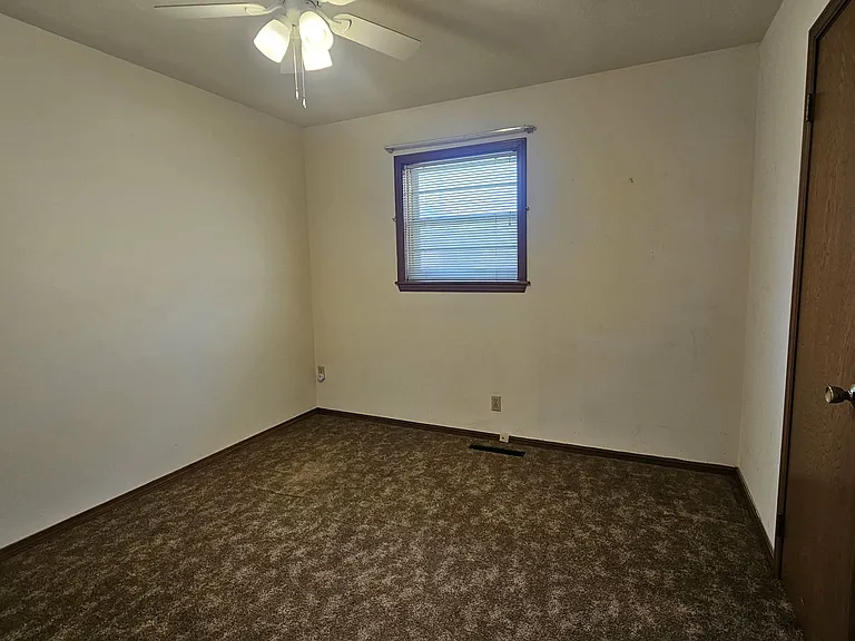 708 W Hartwood Ave — Photo 13