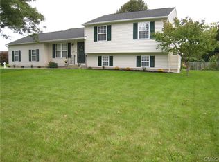 101 Trotters Rdg, Camillus, NY 13031