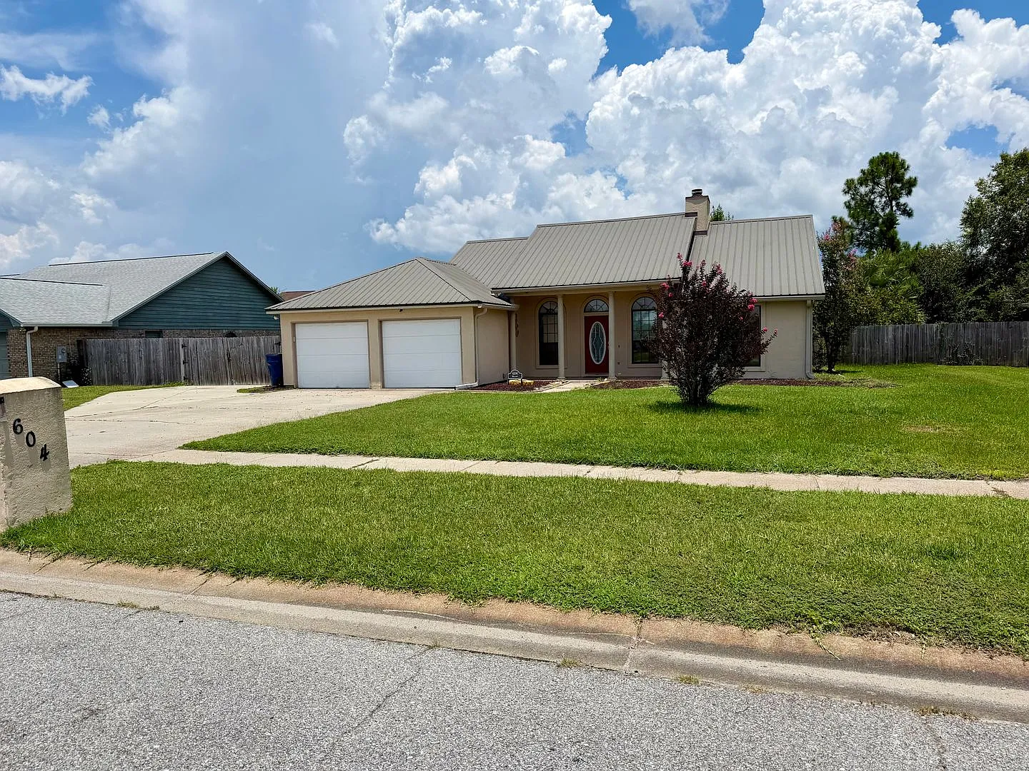Reduced North Shore 3b/2bth — Photo 1
