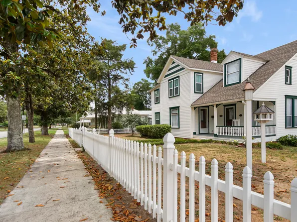119 Live Oak Ave E, Defuniak Springs, FL 32435