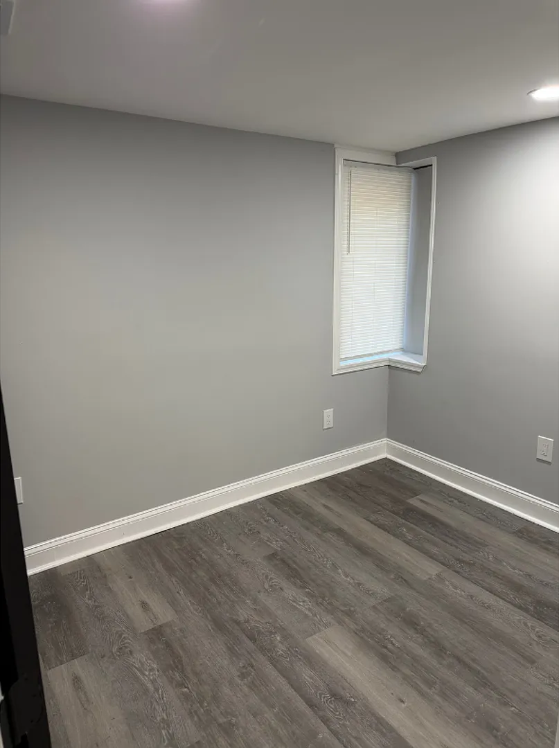 3317 Ravenwood Ave $500 Available (Shared Bath) — Photo 4