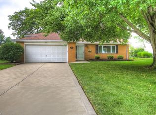 5758 Forest Ridge Dr, North Olmsted, OH