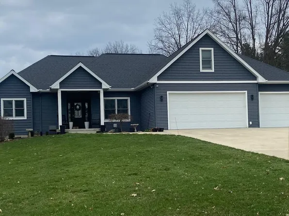 52039 Kern Dr, Three Rivers, MI 49093