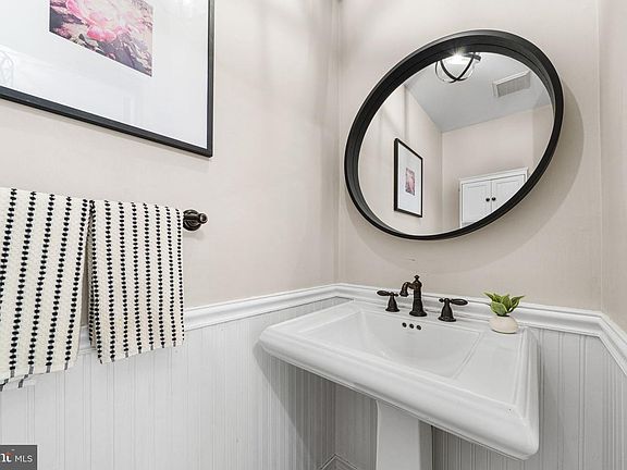 5th image of 4819 Carriagepark Rd