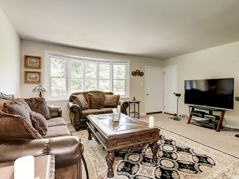 6275 Fenwick Rd — Photo 16