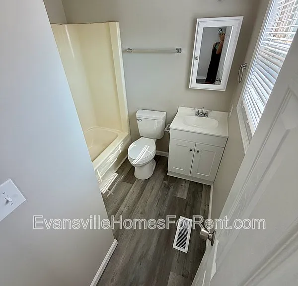 430 S Bosse Ave — Photo 11