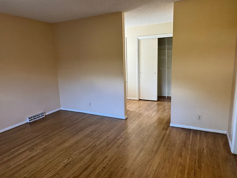 4304 Andrew Dr NE — Photo 14