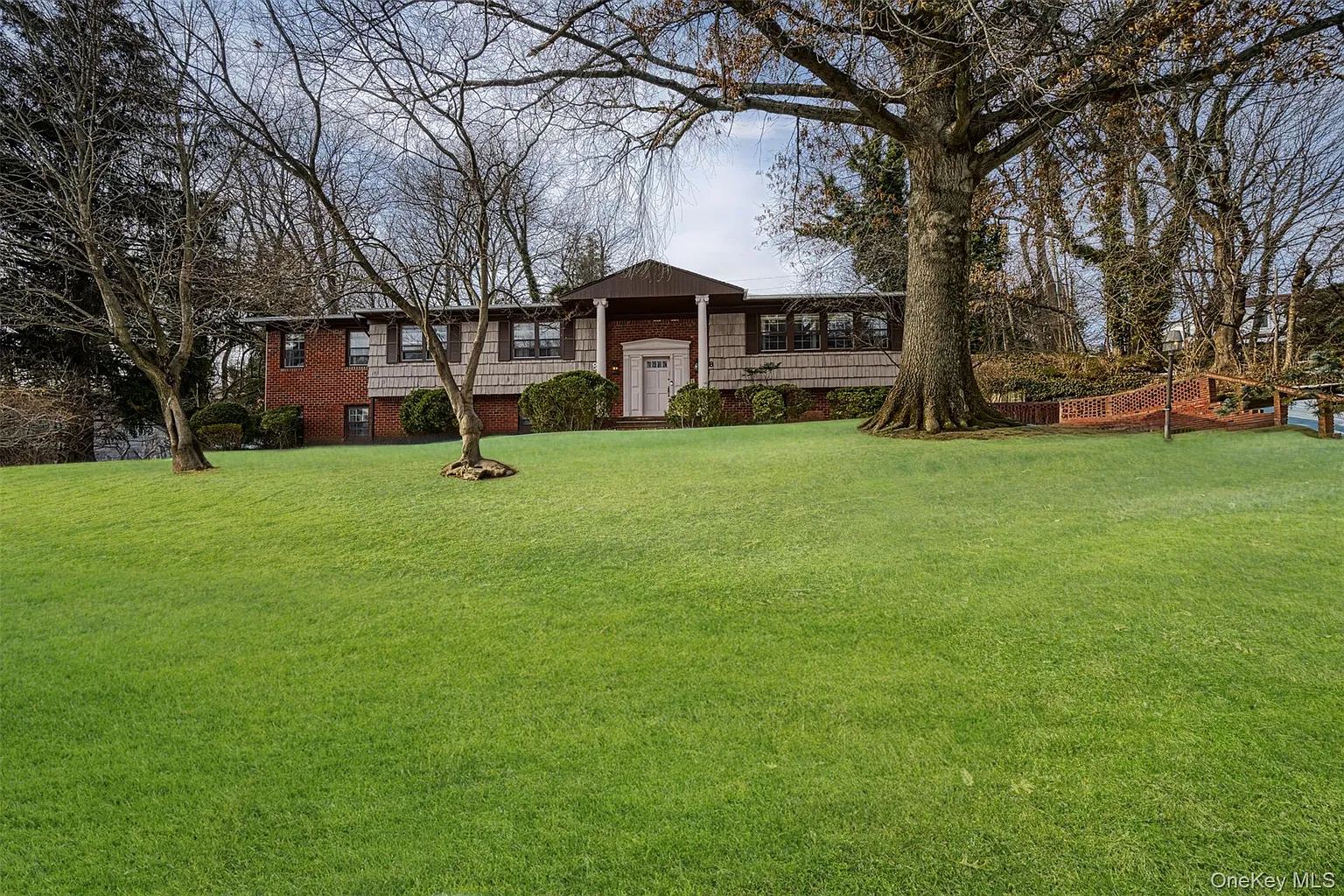8 Pine Drive photo 1