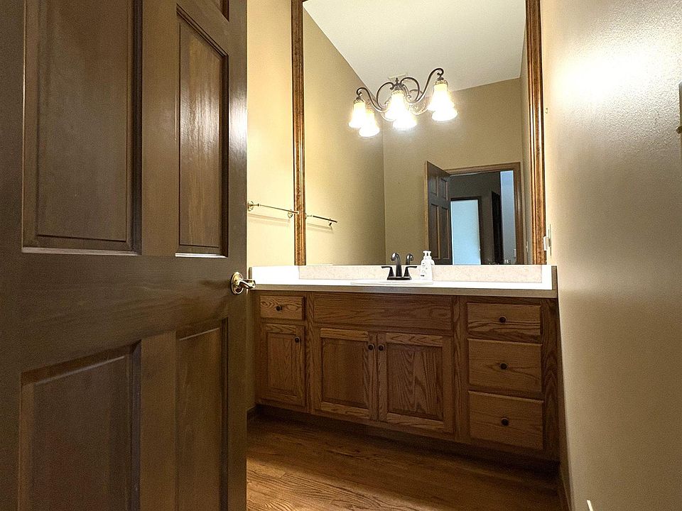 56411 Dickens Dr, photo 22