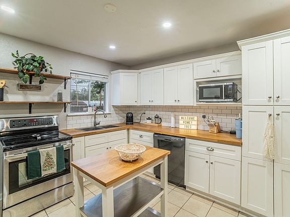 2nd image of 1903 Dogwood Dr