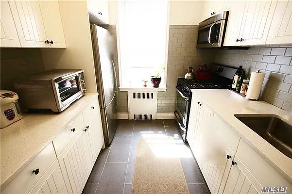 Sold by Remax City Square | media 12