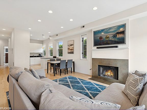 2nd image of 900 N Wood St #3N