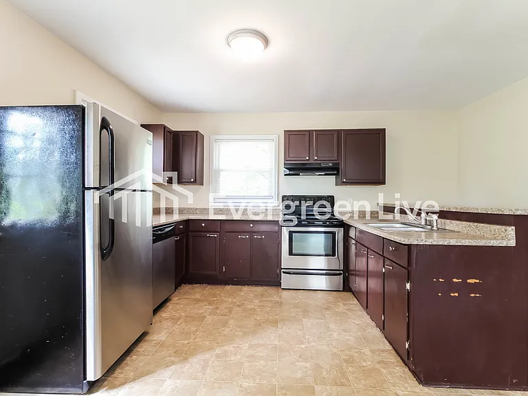 528 Mason Rd — Photo 5