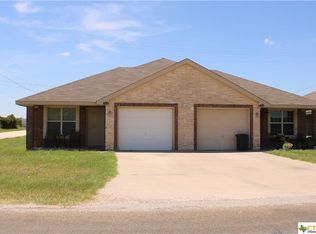400 Surrey Ln, Gatesville, TX 76528
