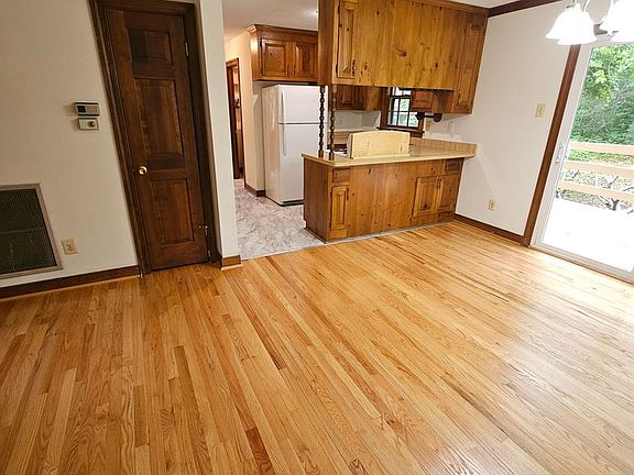 4th image of 7361 Kalark Ct