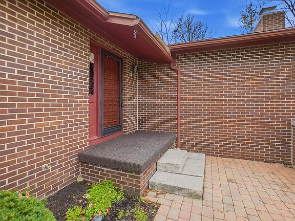 5th image of 3831 Crescent Hill Rd