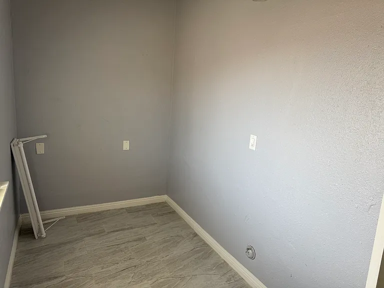 2255 E Sunrise Ln #B — Photo 18