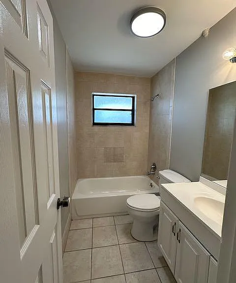 611 E Coast Ave #B — Photo 9