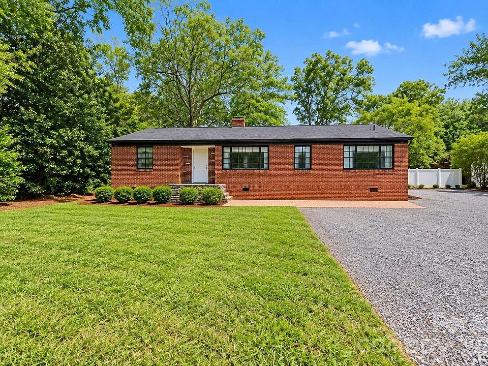 1st image of 8911 Mount Holly Huntersville Rd