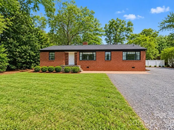 8911 Mount Holly Huntersville Rd, Huntersville, NC 28078