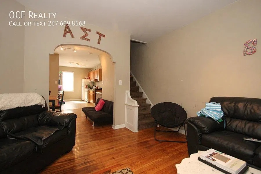 Beautiful Home in La Salle University Area — Photo 1