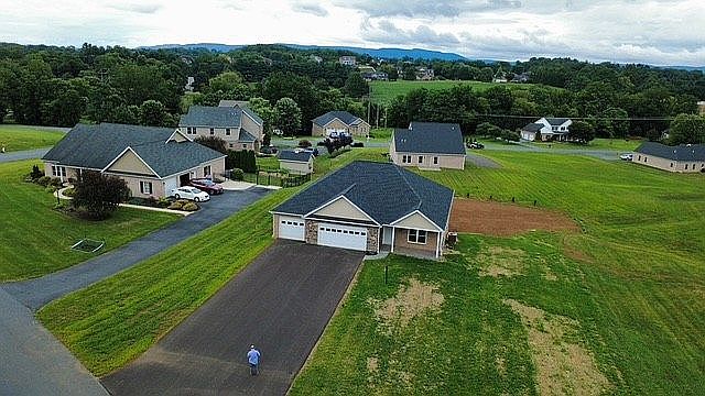 2nd image of 1943 Carrera Dr