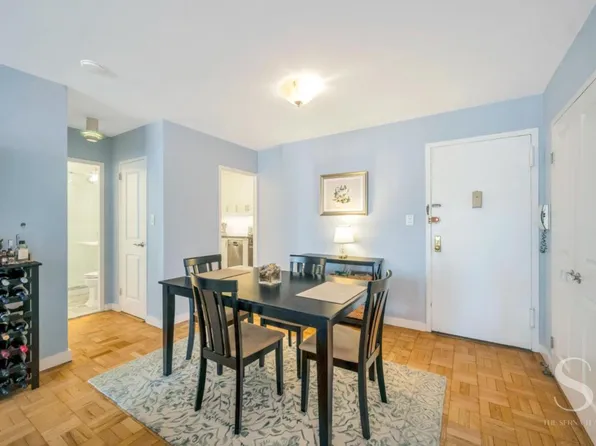 301 East 62nd Street image 4 of 11