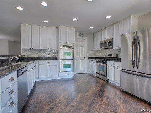 5th image of 18317 Silver Creek Ave E
