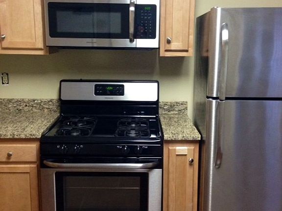 4th image of 1663 N Pearl St