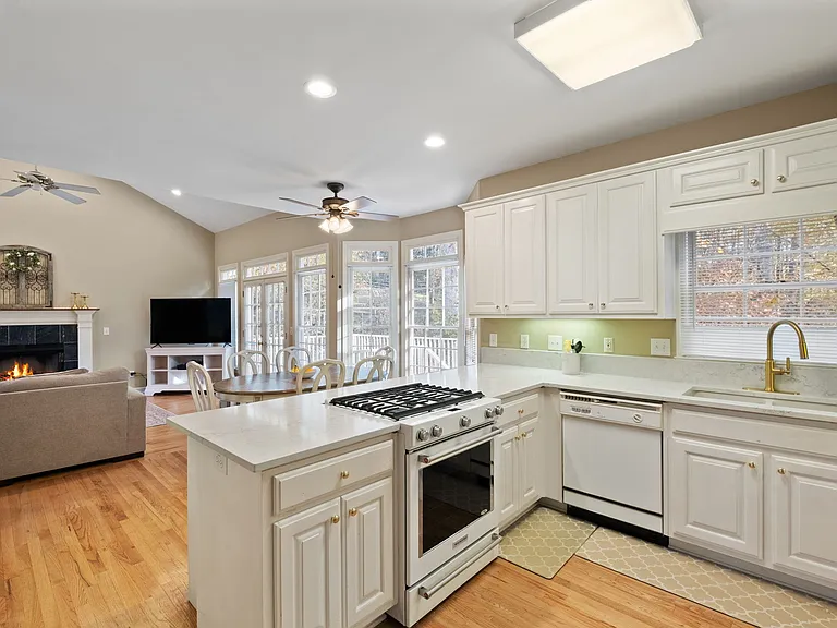 2293 Camden Dr SW — Photo 13