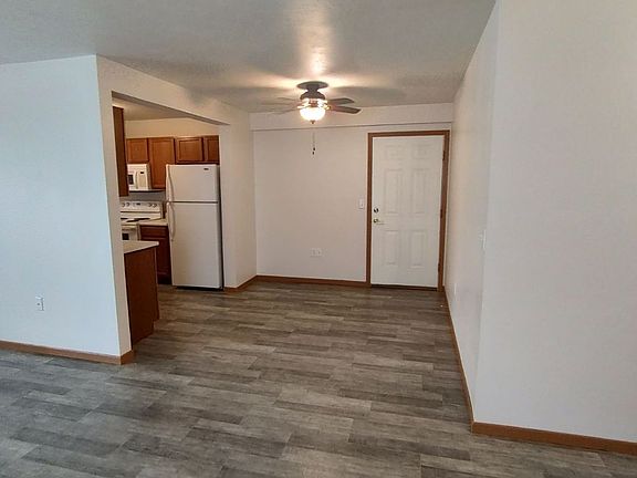 3rd image of 505 W Maple St #2B-2BA-1100SQFT