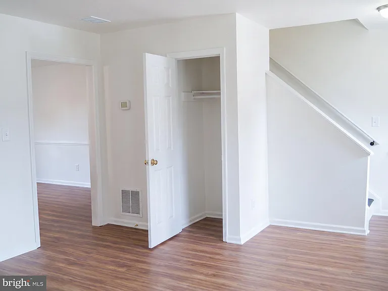 402 Forest Ct — Photo 9