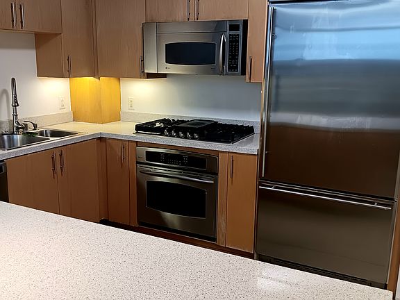 5th image of 1130 S Flower St APT 118