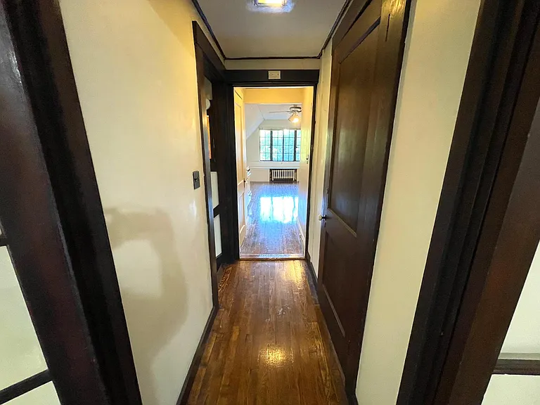 111 Carlton St #3 — Photo 11