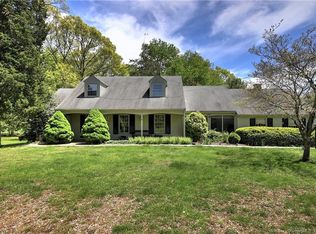 521 Ridge Rd, Orange, CT 06477