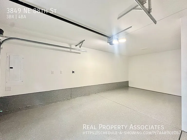 3849 NE 88th St — Photo 2