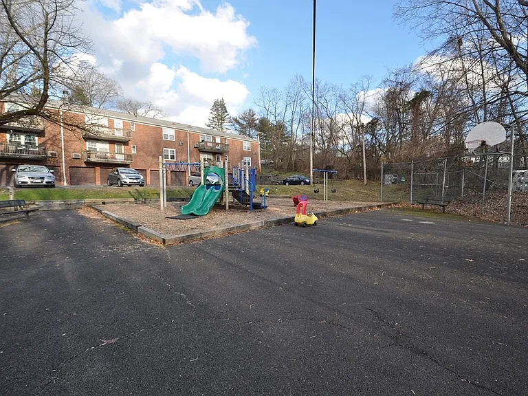 100 Cedar St #A28 — Photo 33