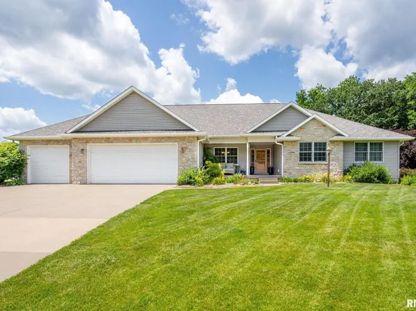 10984 150th St, Davenport, IA 52804