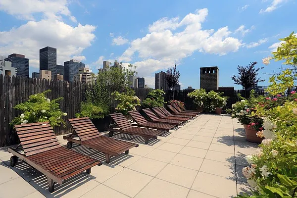 Rented by Manhattan Skyline | media 8