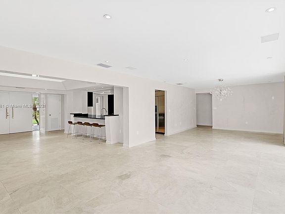 4th image of 6602 Windsor Ln