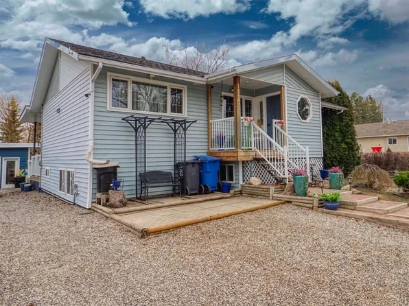 1115 3rd St NE, Three Hills, AB T0M 2A0