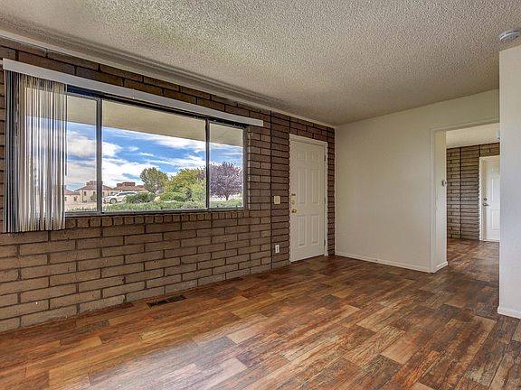 4th image of 920 12th Pl APT 1
