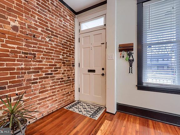 3rd image of 563 N Plum St