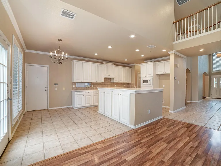 1800 Montura Ln — Photo 11