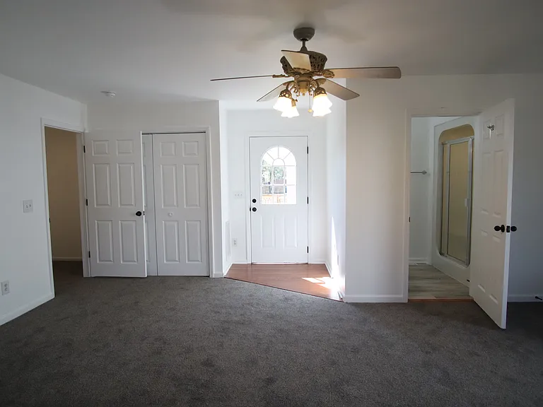 321 E Harden St — Photo 15