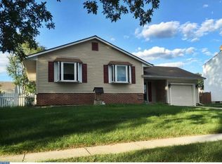 8 Spinning Wheel Ln, Clementon, NJ 08021